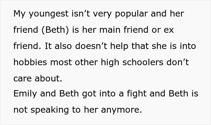 Dad Demands Daughter Invite Friendless Sister To Sit With Her At &ldquo;Popular&rdquo; Table, Mom Intervenes