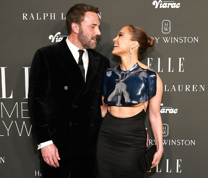 “Thank You For Choosing Me”: Jennifer Lopez Stuns In Cropped Breastplate At Elle Icon Award “Thank You For Choosing Me”: Jennifer Lopez Stuns In Cropped Breastplate At Elle Icon Award
