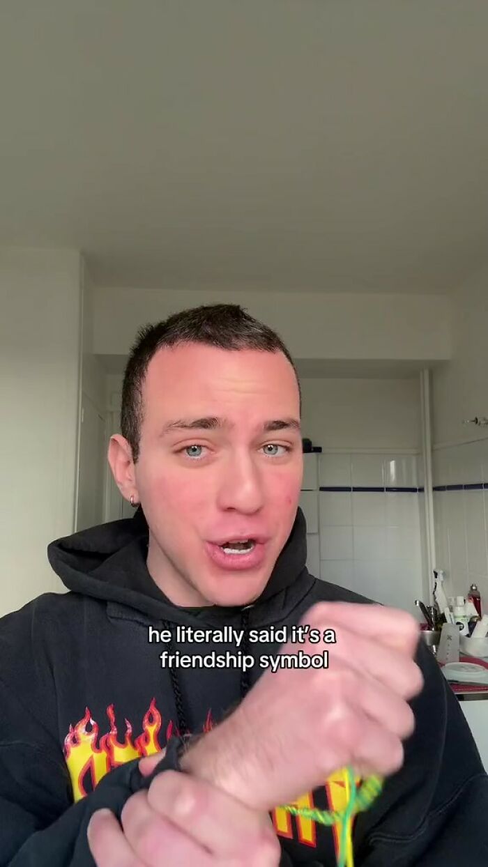 &ldquo;I Ran For My Life&rdquo;: Italian In Paris Warns About Scary Bracelet Scam