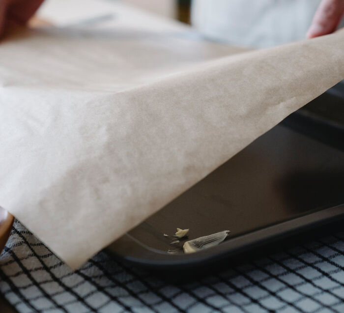 “Pretended He Didn't Know What A Baking Sheet Was”: 50 Relationship-Ending Moments