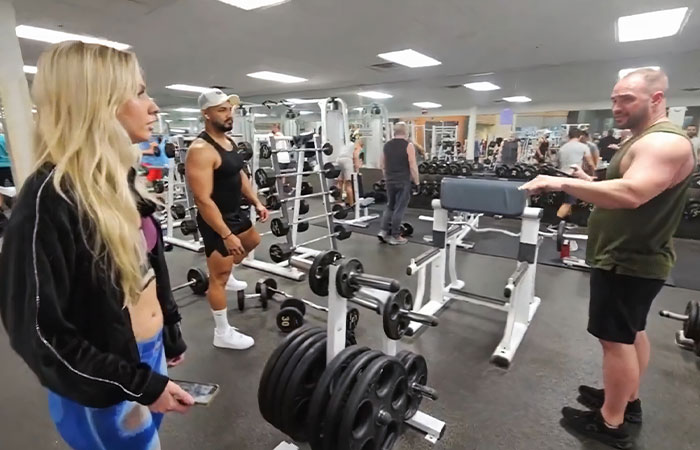Woman’s “Social Experiment” To Wear “Painted Pants” At The Gym Completely Backfires Woman’s “Social Experiment” To Wear “Painted Pants” At The Gym Completely Backfires