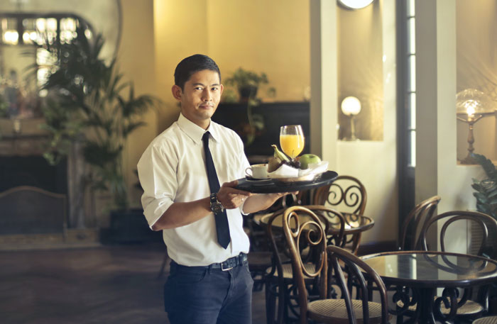 Manager Keeps Giving Work Hours To His Friends, Person Quits On X-Mas After Getting Tired Of It Manager Keeps Giving Work Hours To His Friends, Person Quits On X-Mas After Getting Tired Of It