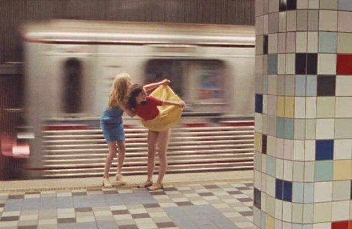 This Instagram Account Features Amusing Street Photographs And Has More Than 650 Thousand Followers (50 New Pics)