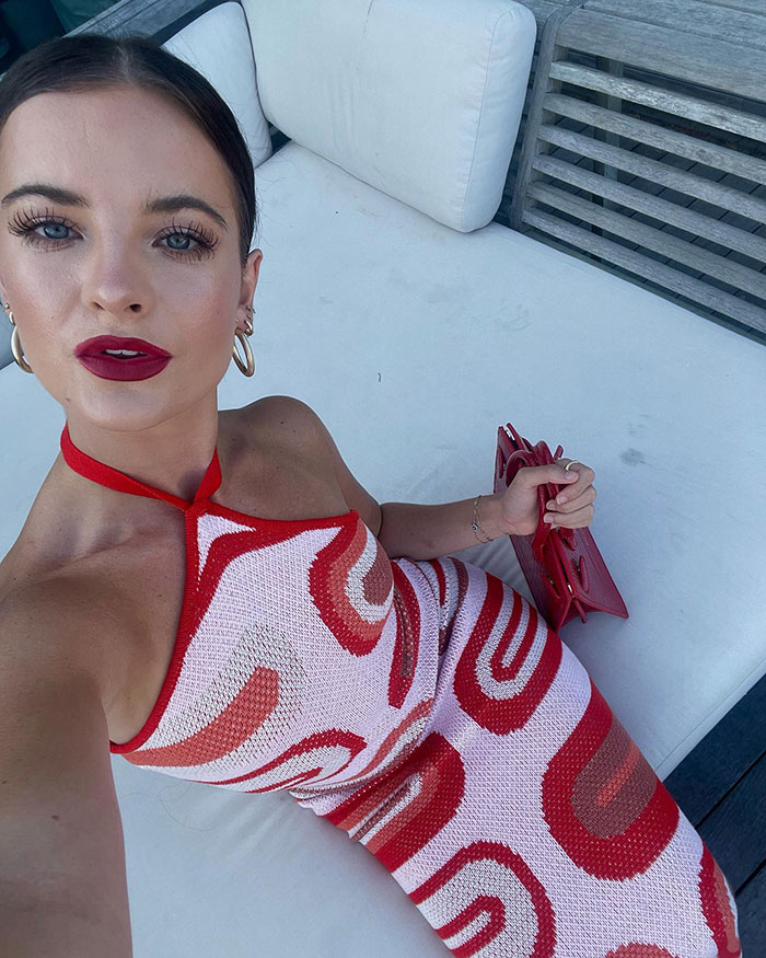 Fans Urge Brooke Hyland To Seek Medical Care After Showing Her “Triangle Of Death” Pimple Fans Urge Brooke Hyland To Seek Medical Care After Showing Her “Triangle Of Death” Pimple