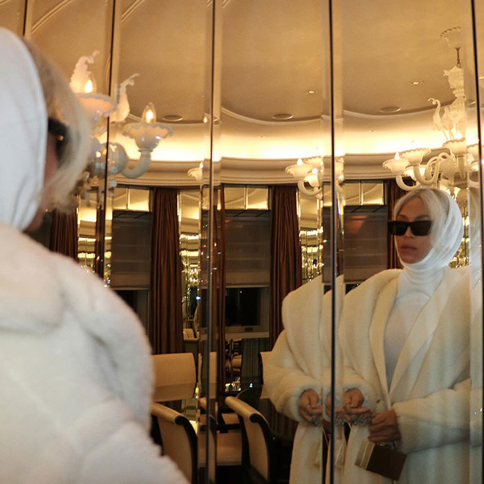 Beyonc&eacute; Stuns Fans With Close-Up Shot Amid Criticism For &ldquo;Going White&rdquo;