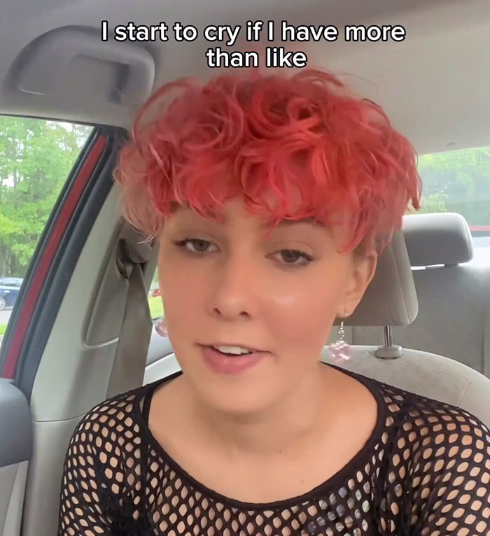 Artist Begs People To Stream Her Music So She Doesn&rsquo;t Have To Work, Gets Dragged Online