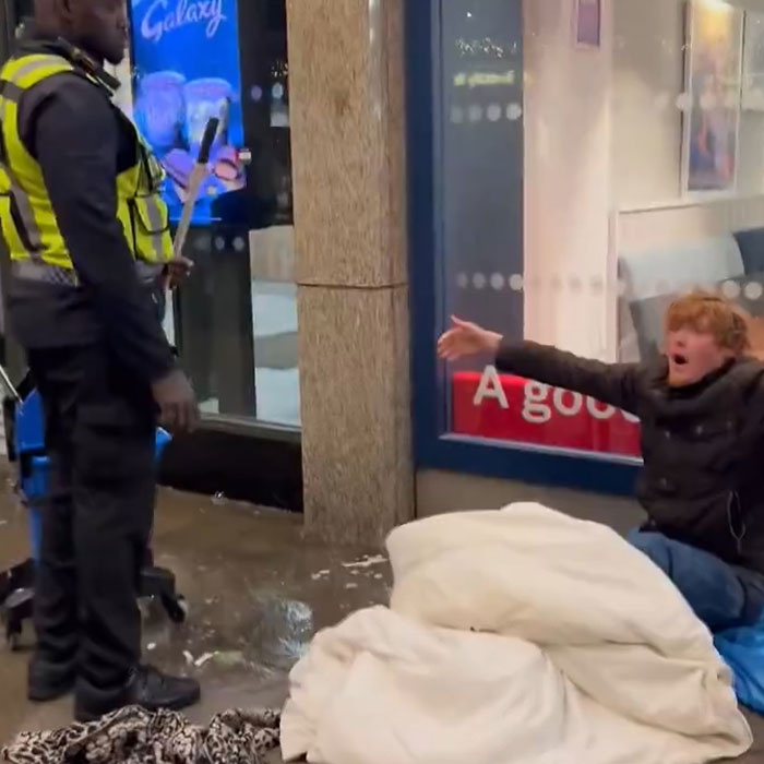 Homeless Man Who Had His “Bedding All Soaked” By McDonald’s Will Spend Christmas On The Streets Homeless Man Who Had His “Bedding All Soaked” By McDonald’s Will Spend Christmas On The Streets