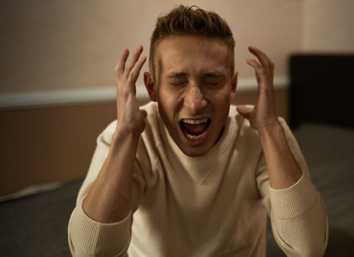 “Pretended He Didn't Know What A Baking Sheet Was”: 50 Relationship-Ending Moments