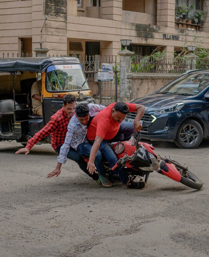 This Instagram Account Features Amusing Street Photographs And Has More Than 650 Thousand Followers (50 New Pics)