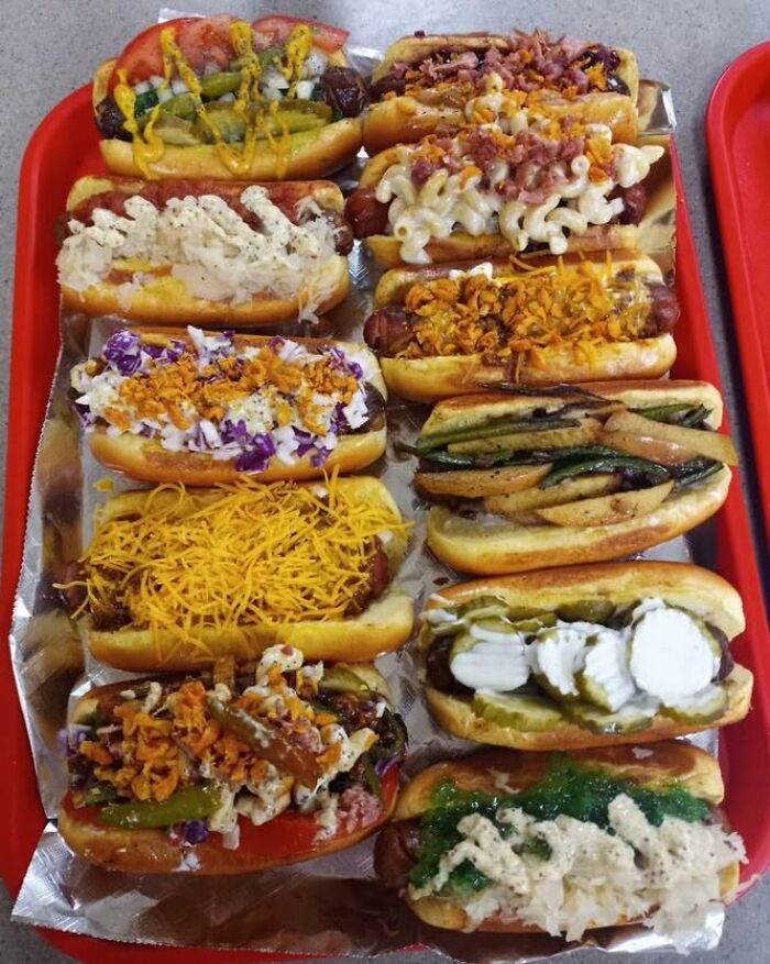 Heartbreaking Photo Of Restaurant Owner Looking Out The Window Goes Viral, Attracts Dozens Of Customers