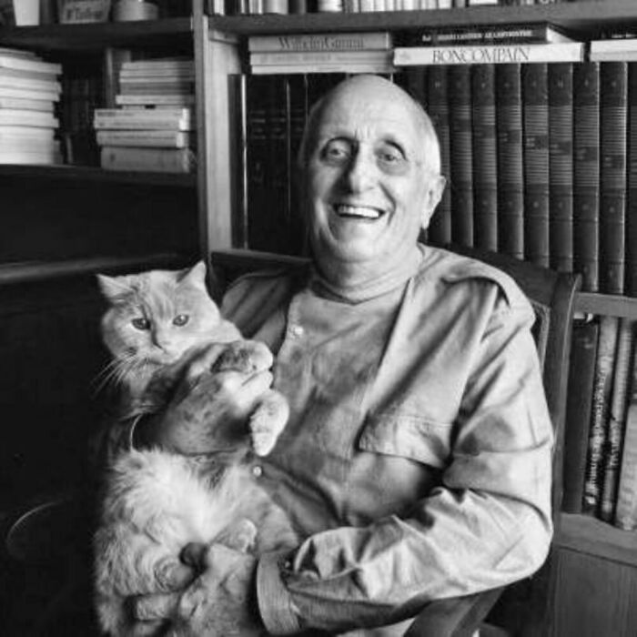 56 Vintage Photos Of Cats Posing With Famous People And Interesting Personalities (New Pics)