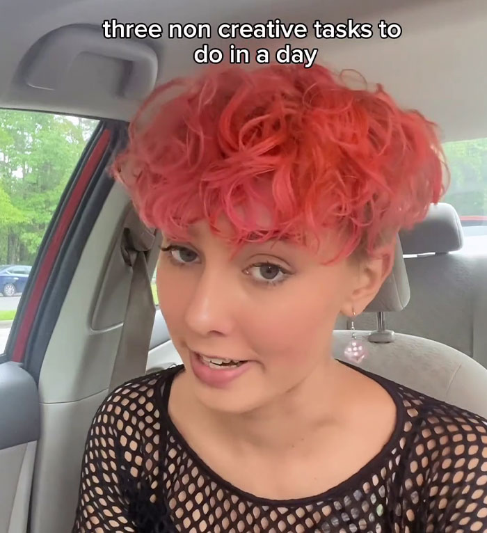 Artist Begs People To Stream Her Music So She Doesn&rsquo;t Have To Work, Gets Dragged Online