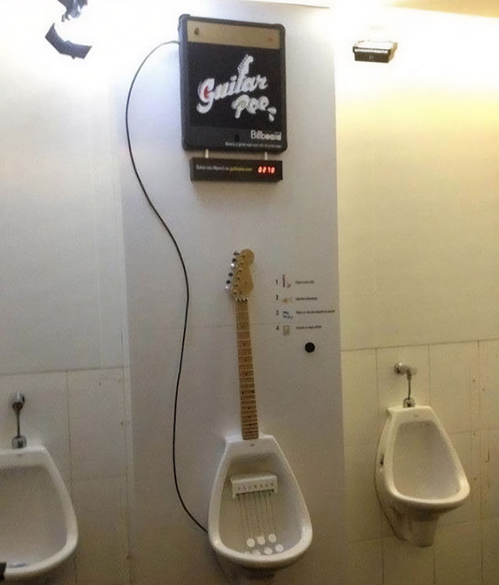 Creepy-Toilets-With-Threatening-Auras-Pics