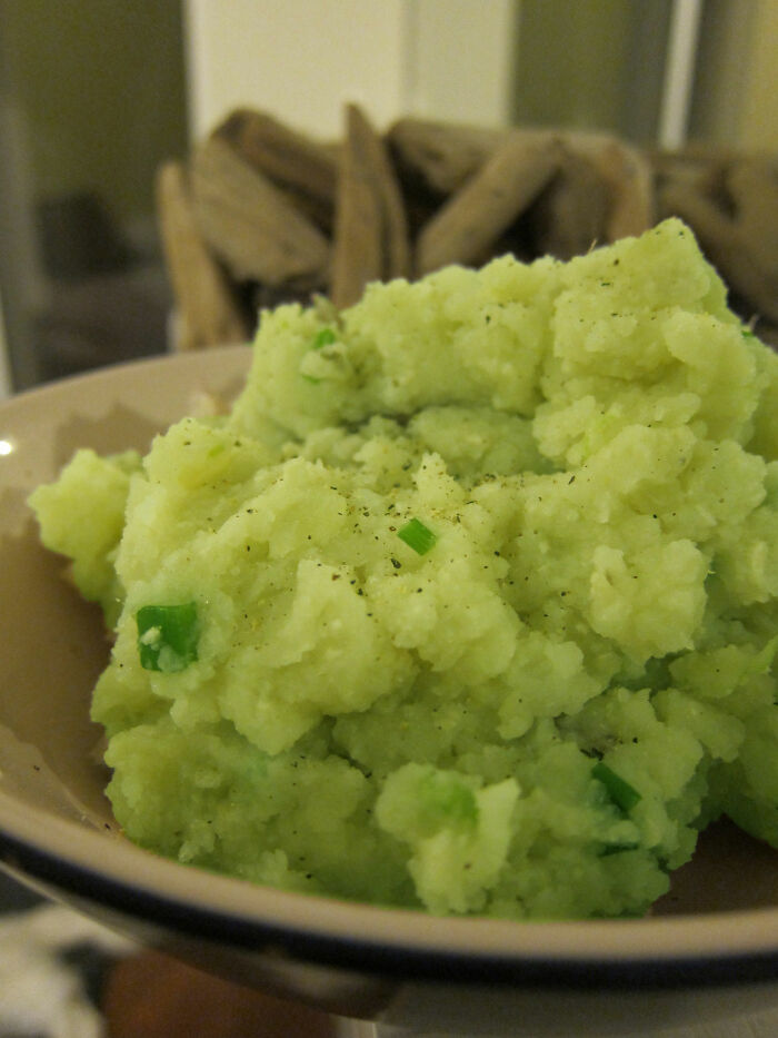 50 Potluck Experiences That Traumatized These People