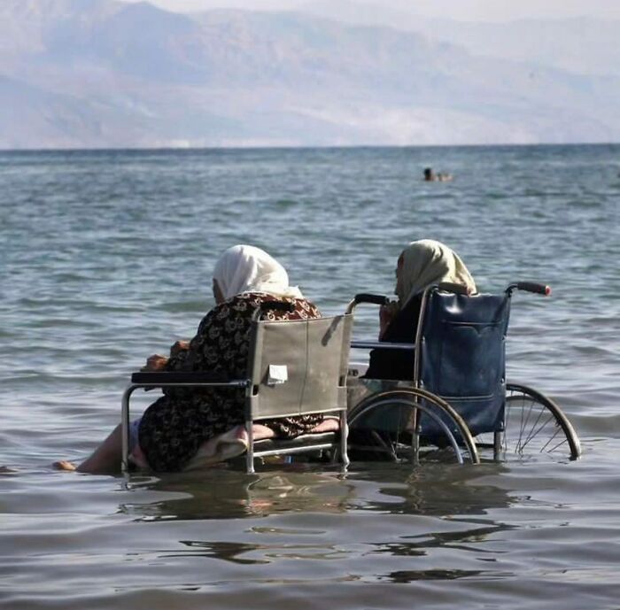 This Instagram Account Features Amusing Street Photographs And Has More Than 650 Thousand Followers (50 New Pics)