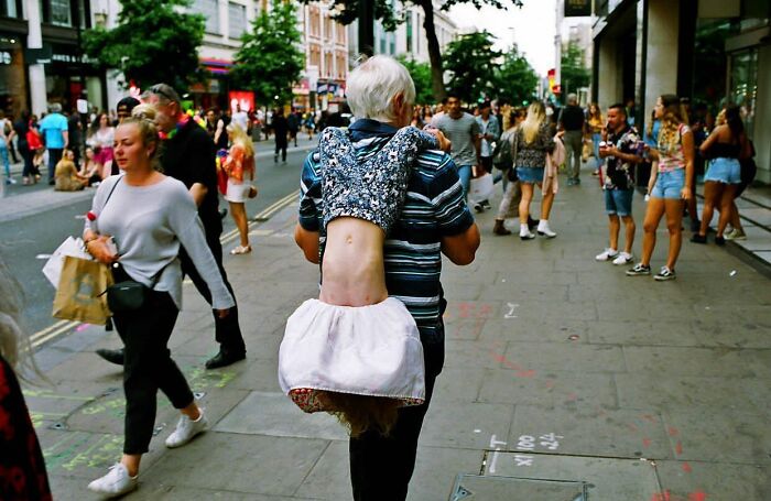 This Instagram Account Features Amusing Street Photographs And Has More Than 650 Thousand Followers (50 New Pics)