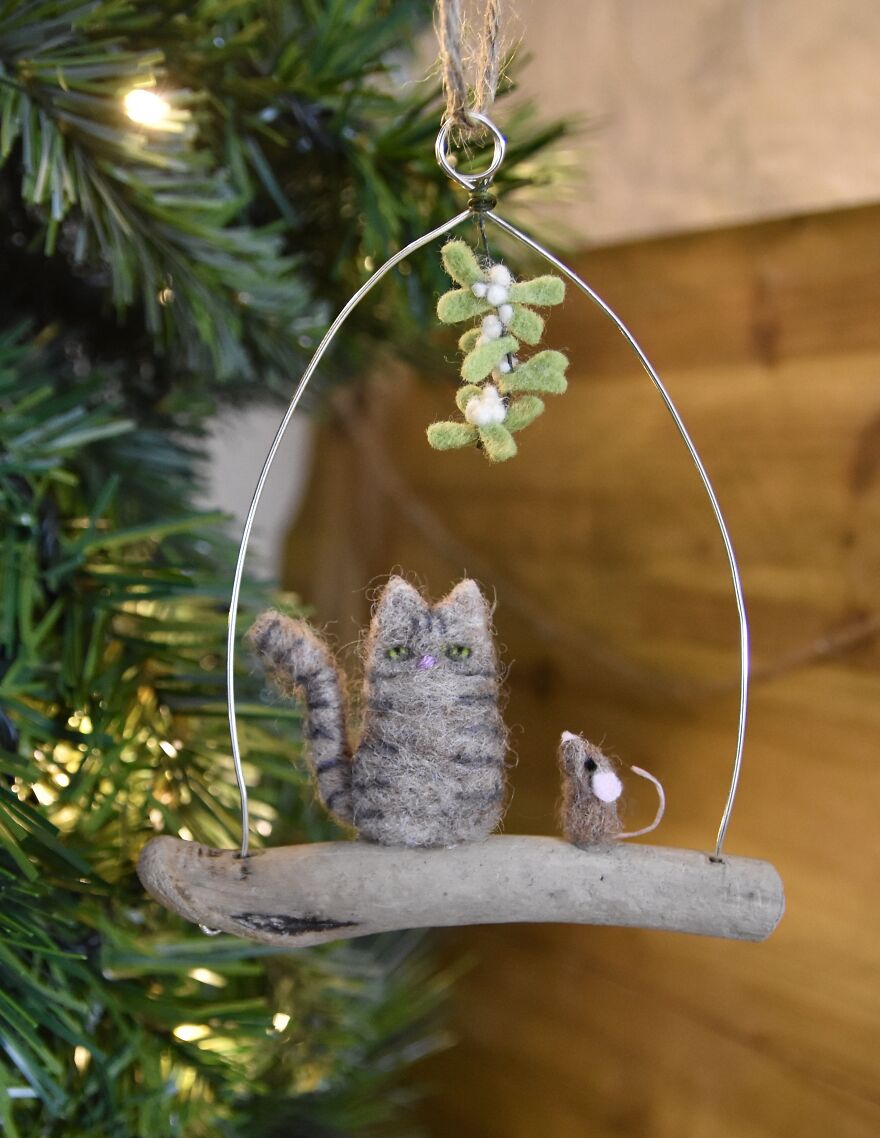 Under The Mistletoe With Mouse