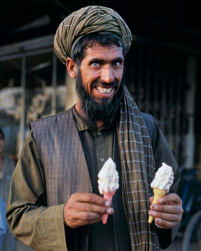 This Instagram Account Features Amusing Street Photographs And Has More Than 650 Thousand Followers (50 New Pics)