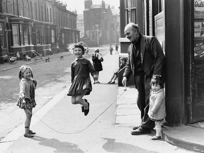 This Instagram Account Features Amusing Street Photographs And Has More Than 650 Thousand Followers (50 New Pics)