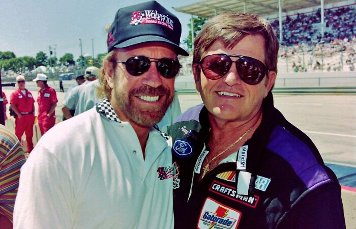 30 Times People Didn't Realize Or Even Care That They Met A Celebrity