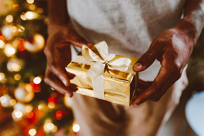 Man Gives Husbands Some Advice About Filling Their Partners&rsquo; Stockings This Year