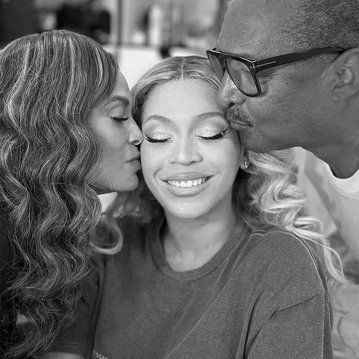 Beyonc&eacute; Stuns Fans With Close-Up Shot Amid Criticism For &ldquo;Going White&rdquo;