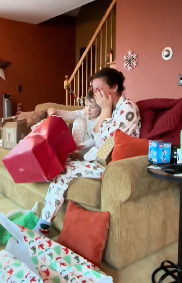 "He Healed My Inner Child": Boy Gives His Mom The Ultimate Christmas Gift "He Healed My Inner Child": Boy Gives His Mom The Ultimate Christmas Gift
