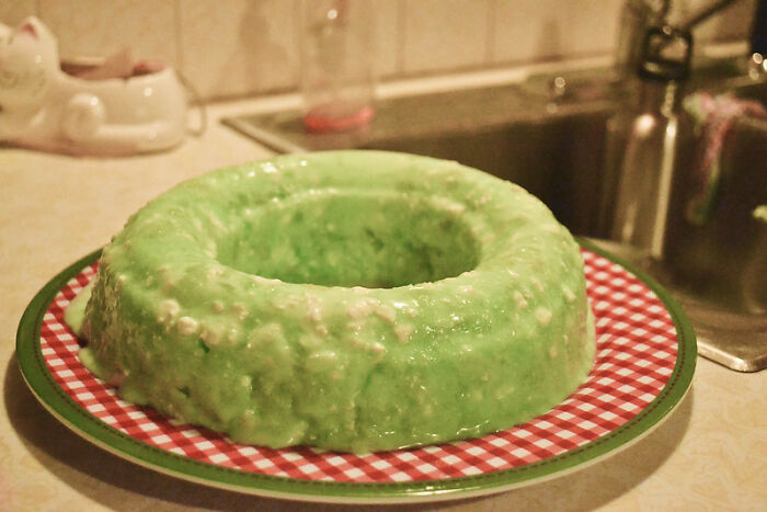 50 Potluck Experiences That Traumatized These People