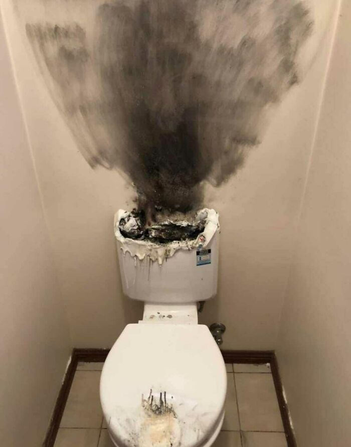 Creepy-Toilets-With-Threatening-Auras-Pics