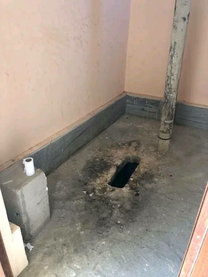 Creepy-Toilets-With-Threatening-Auras-Pics