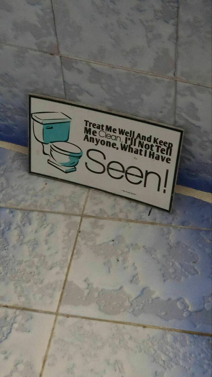 Creepy-Toilets-With-Threatening-Auras-Pics