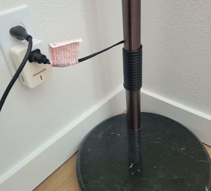 The Way My Boyfriend Organized The Cord To The Lamp
