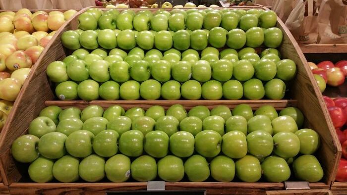This Apple Arrangement