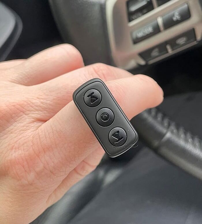 Tiktok Remote Control Kindle App Page Turner: A wireless multi-functional controller that's perfect for TikTok fans, avid e-book readers, and selfie lovers!