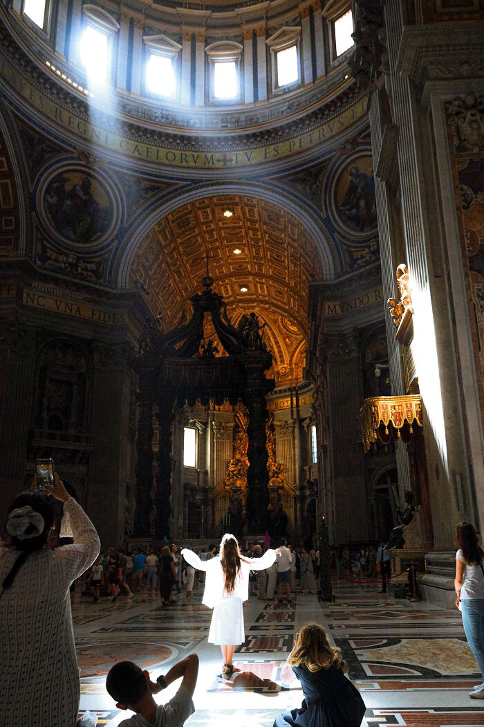 Accidentally Got An Otherworldly Scene In The Vatican