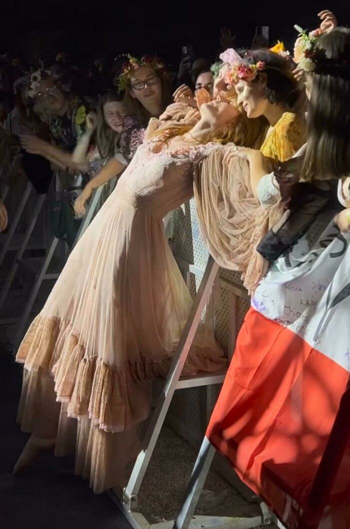 Florence And The Crowd