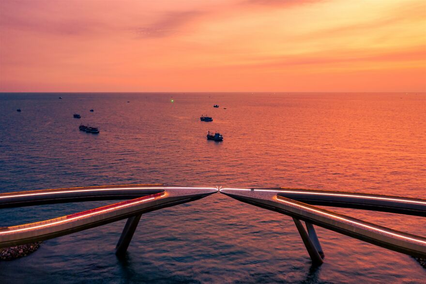Kiss Bridge &ndash; Where Sunset Rests In Adam's Hands (6 Pics)