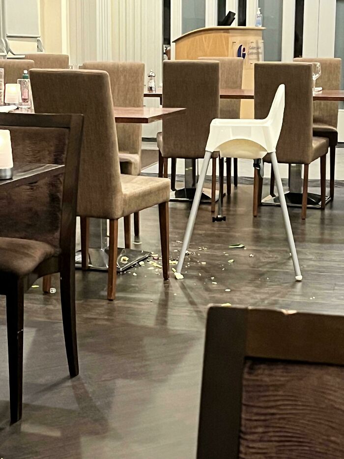 Parents Who Let Their Child Make This Sort Of Mess In A Restaurant