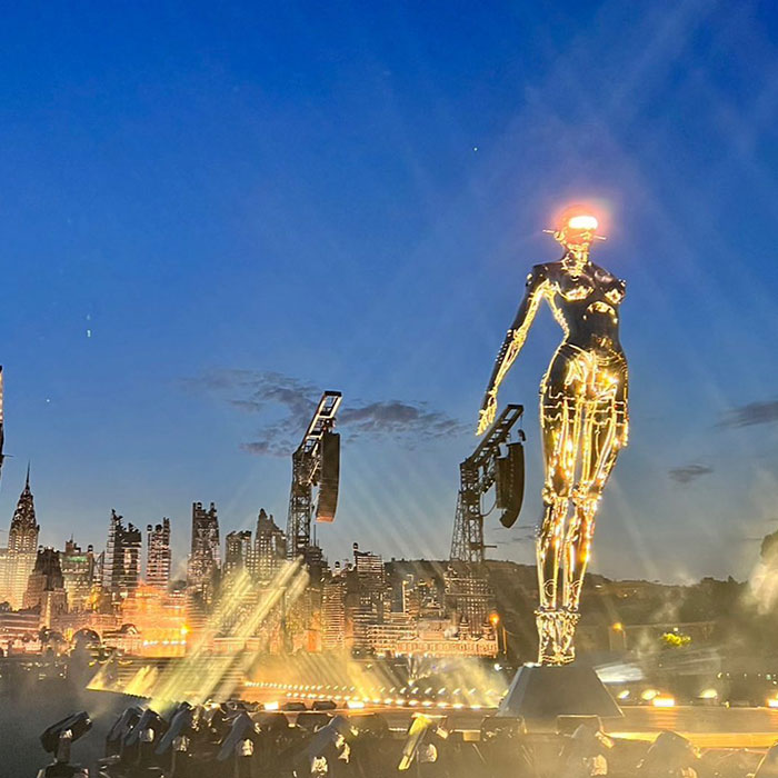 “You Can Be A Beyhive And Be Critical”: Fans Disappointed As Japanese Illustrator Claims Beyoncé Stole His Art “You Can Be A Beyhive And Be Critical”: Fans Disappointed As Japanese Illustrator Claims Beyoncé Stole His Art