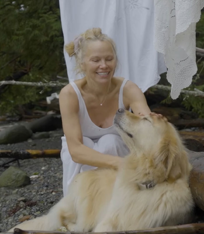 &ldquo;She Makes Laundry Beautiful&rdquo;: People React To Pamela Anderson&rsquo;s New Makeup-Free Detergent Ad