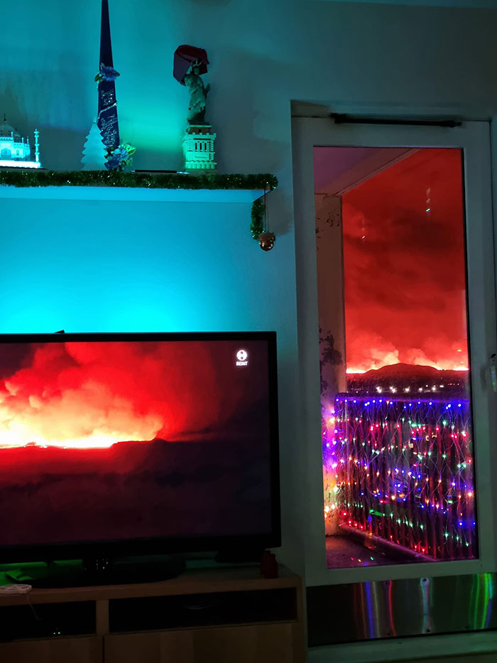 Thrill-Seekers Disregard Warnings, Flock to Iceland&rsquo;s Erupting Volcano Site