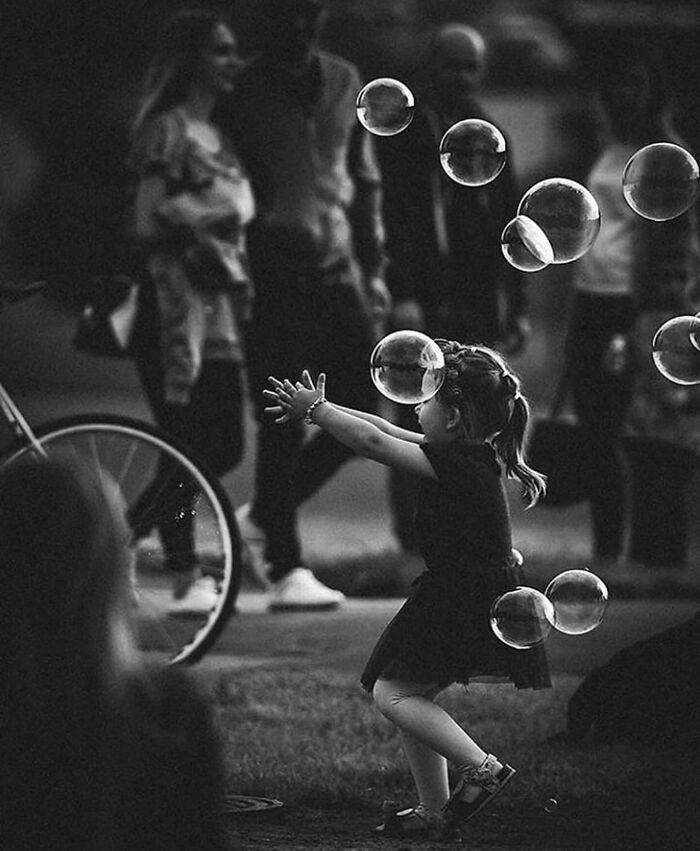 This Instagram Account Features Amusing Street Photographs And Has More Than 650 Thousand Followers (50 New Pics)