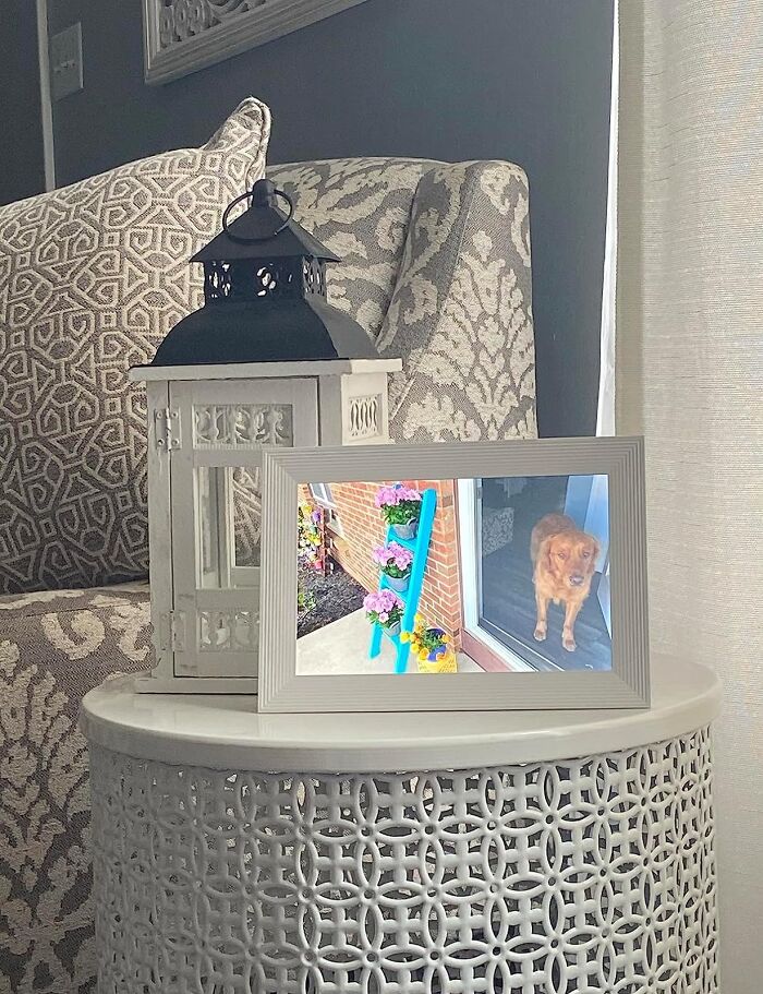 Preserve Memories In Style: Digital Picture Frame - A Perfect Gift For Your Nostalgic Girlfriend To Relive Precious Moments!