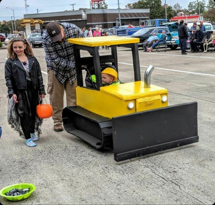 Chaotic-Car-Show-Moments