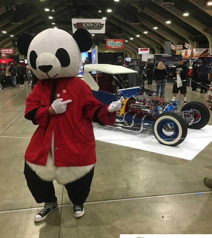 Chaotic-Car-Show-Moments