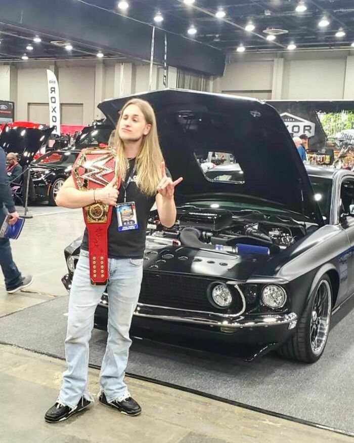 Chaotic-Car-Show-Moments