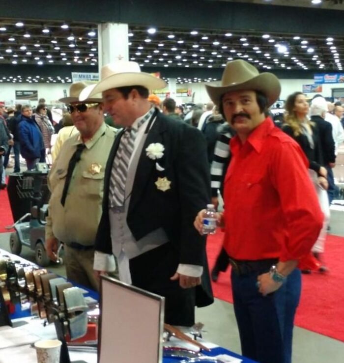 Chaotic-Car-Show-Moments