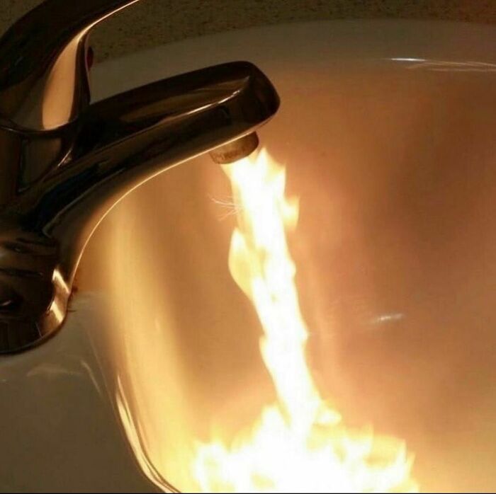 50 Of The Most Bizarre Pics That Got Posted On This No Context Instagram Page