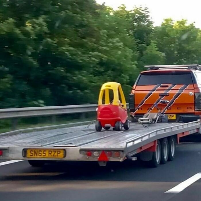 50 Of The Most Bizarre Pics That Got Posted On This No Context Instagram Page