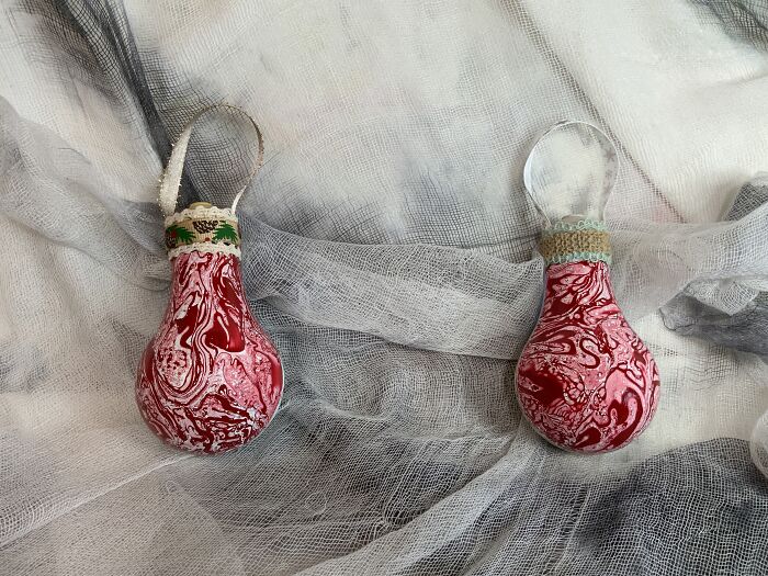 I Continue To Salvage Burnt-Out Light Bulbs And Transform Them Into One-Of-A-Kind Christmas Ornaments (33 Pics)